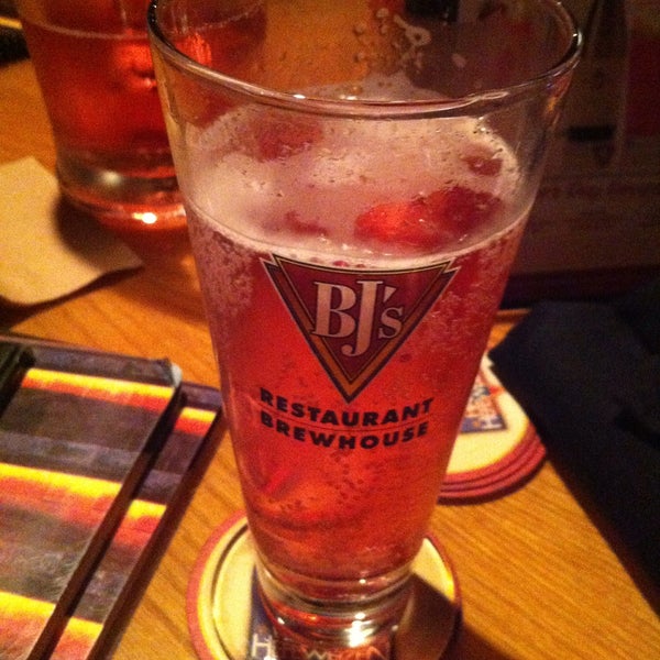 Снимок сделан в BJ&#39;s Restaurant &amp; Brewhouse пользователем Liz V. 5/15/2013