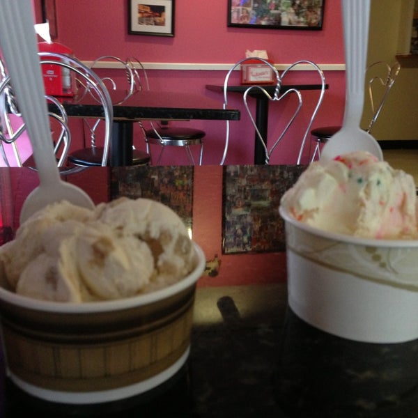 รูปภาพถ่ายที่ Katie&#39;s Homemade Ice Cream โดย Alicia G. เมื่อ 8/20/2013