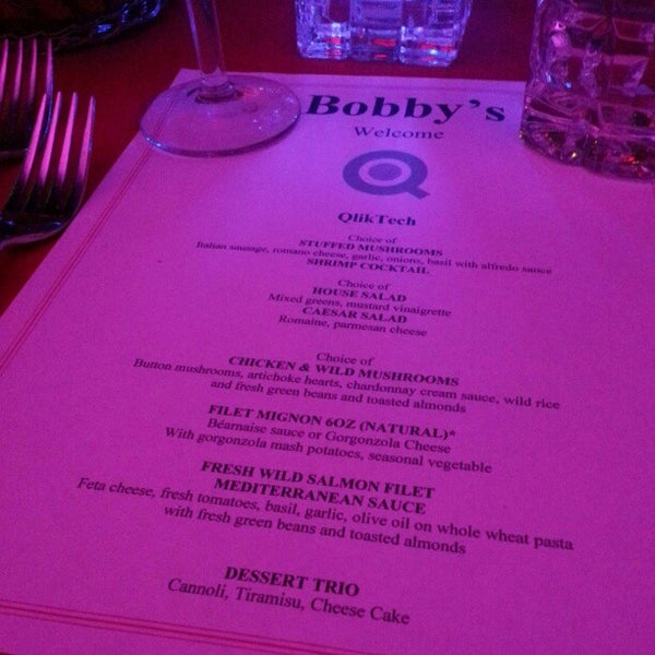 Foto tirada no(a) Bobby&#39;s Restaurant and Lounge por Kenneth C. em 1/13/2013