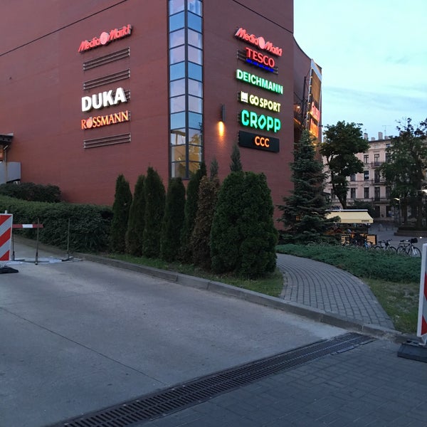 Photo taken at Galeria Łódzka by Натали N. on 5/24/2016