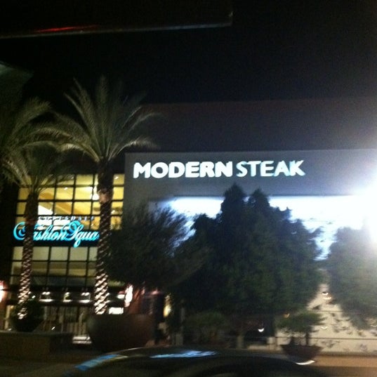 Снимок сделан в Modern Steak пользователем James A. 10/22/2012