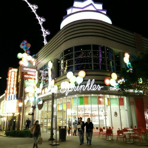 Sprinkles Cupcakes &amp; Ice Cream (Now Closed) Cupcake Shop