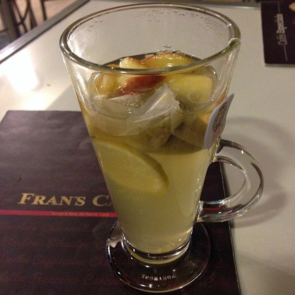 Foto tirada no(a) Fran&#39;s Café por Márcia C. em 3/14/2014
