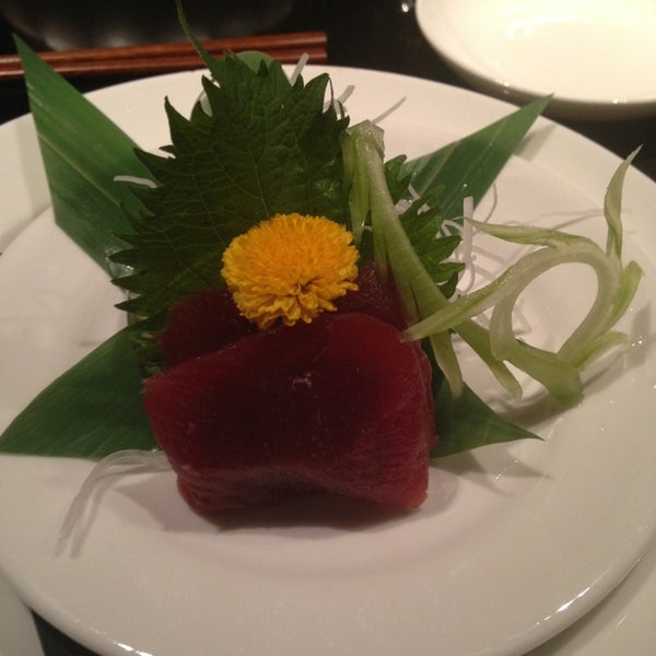 Foto tirada no(a) Ichi Sushi &amp; Sashimi Bar por Ivan S. em 6/19/2013