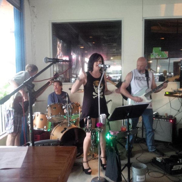 รูปภาพถ่ายที่ Lantana Jacks Bar &amp; Grill โดย Eli M. เมื่อ 9/7/2013