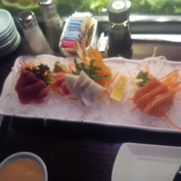 Foto diambil di Sushi Yama Asian Bistro oleh Eli M. pada 7/7/2013
