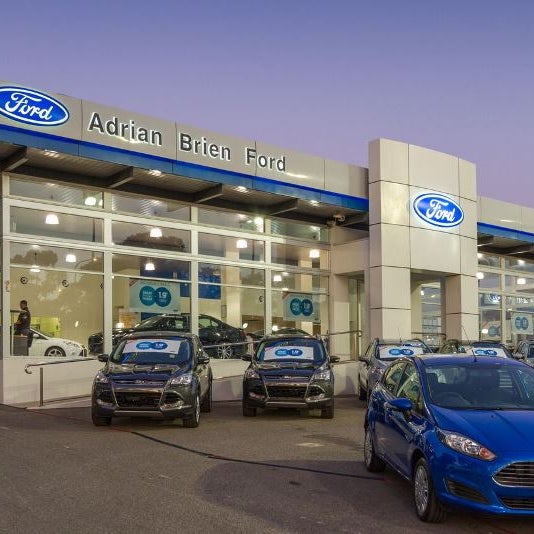 Автосалон Форд в Америке