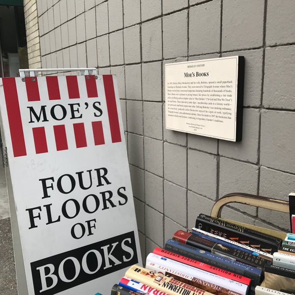 รูปภาพถ่ายที่ Moe&#39;s Books โดย Pamela R. เมื่อ 9/7/2017