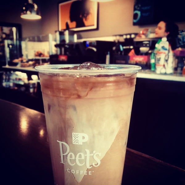 Снимок сделан в Peet&#39;s Coffee &amp; Tea пользователем Pamela R. 1/1/2019