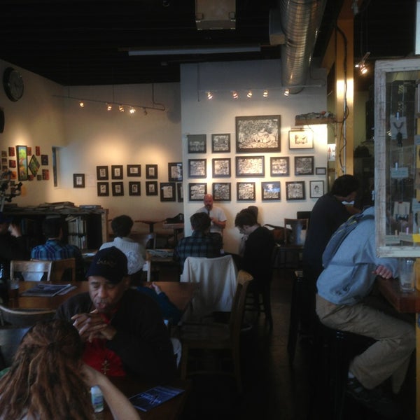 2/18/2013 tarihinde Pamela R.ziyaretçi tarafından Actual Cafe'de çekilen fotoğraf