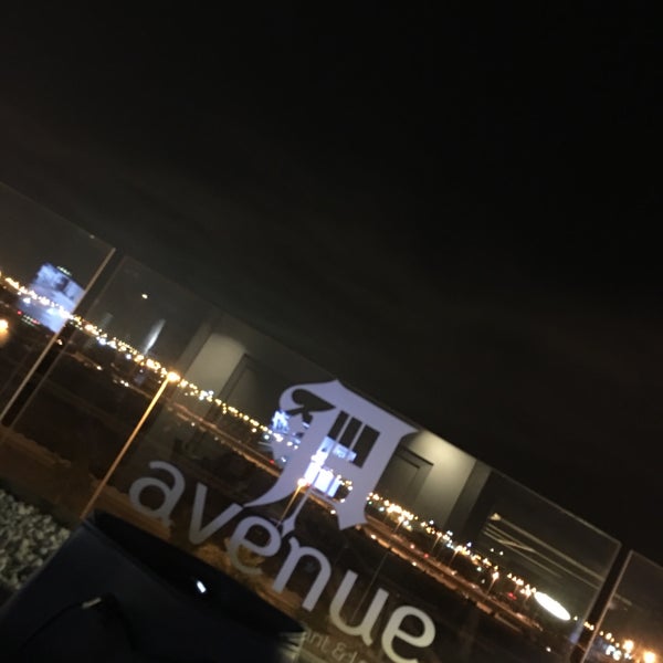 รูปภาพถ่ายที่ Avenue Restaurant &amp; Lounge โดย Marwan R. เมื่อ 3/11/2016