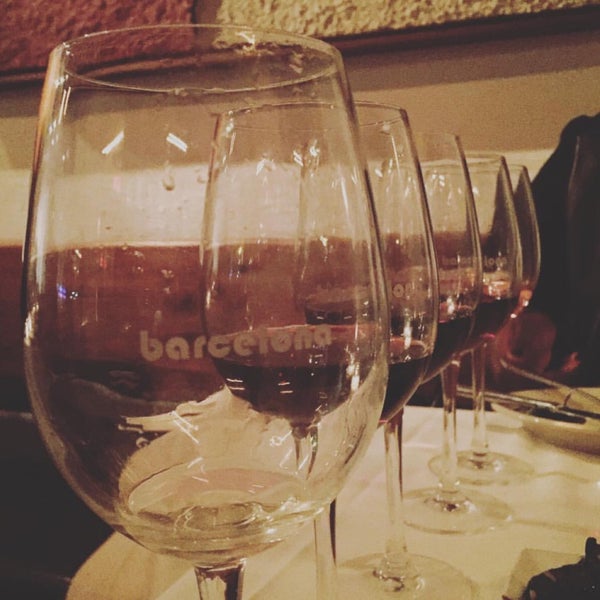 Foto scattata a Barcelona Wine Bar da Angele S. il 10/16/2015