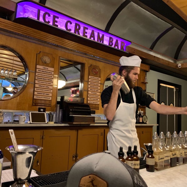 Das Foto wurde bei The Ice Cream Bar Soda Fountain von Nino E. am 7/14/2019 aufgenommen