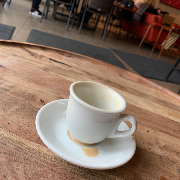 Photo taken at Peet&#39;s Coffee &amp; Tea by Nino E. on 11/23/2018