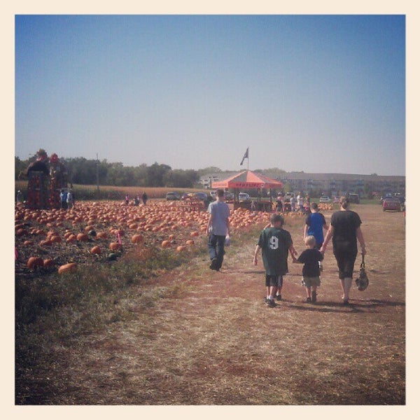 Foto tomada en Sever&#39;s Corn Maze &amp; Fall Festival  por Joshua S. el 9/29/2012