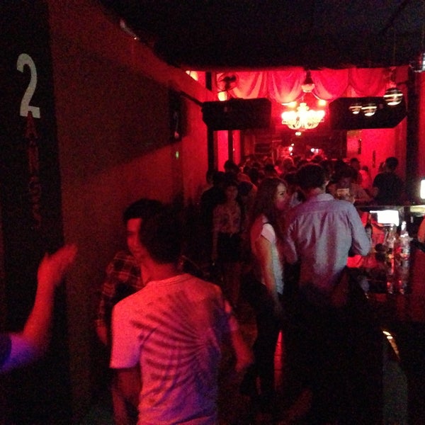4/19/2013にAlfonso H.がSudaka DJ Clubで撮った写真
