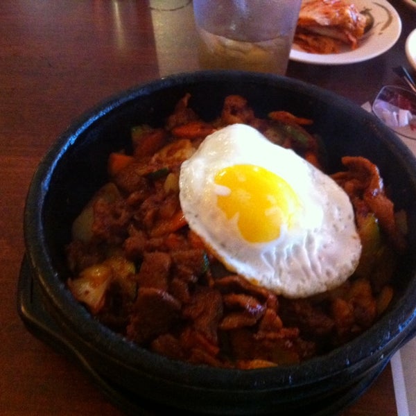 Das Foto wurde bei Dolsot House | K-Town BBQ Korean Restaurant von Katrina B. am 7/13/2014 aufgenommen