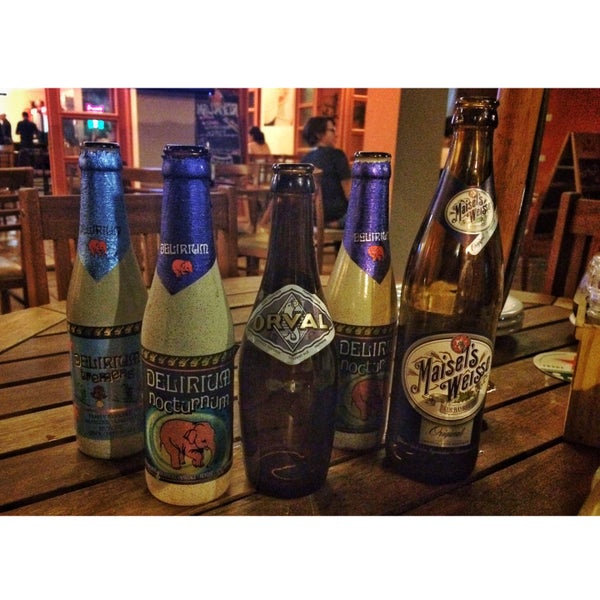 Photo taken at Snaubar Esfiharia e Cervejaria by Carlos S. on 4/18/2015