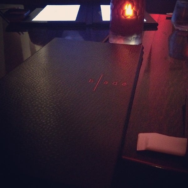 12/8/2012 tarihinde Eric B.ziyaretçi tarafından Blade Sushi Lounge @ Fontainebleau'de çekilen fotoğraf