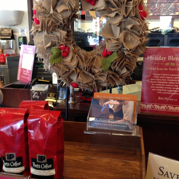 12/24/2012 tarihinde Rachel P.ziyaretçi tarafından Peet&#39;s Coffee &amp; Tea'de çekilen fotoğraf