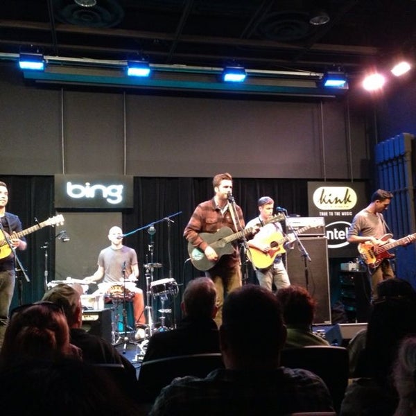 Foto tirada no(a) The Bing Lounge por Kristin B. em 4/2/2013
