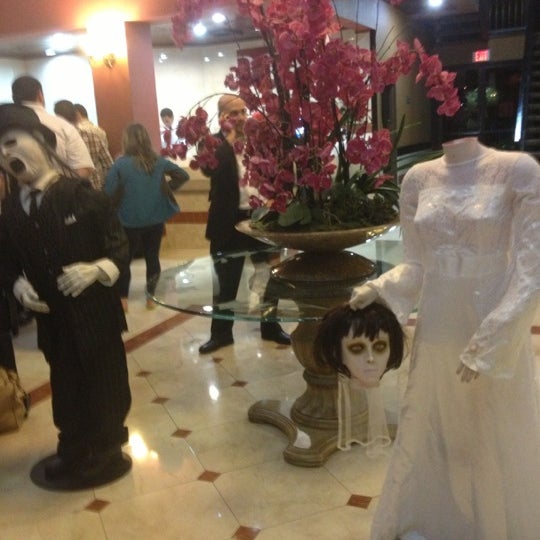 Foto diambil di Regency Hotel Miami oleh Fernanda C. pada 10/11/2012