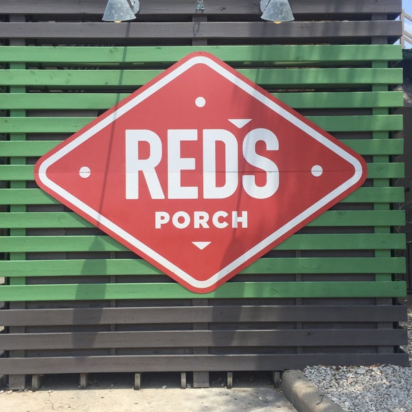 Foto diambil di Red&#39;s Porch oleh Jack pada 4/28/2017