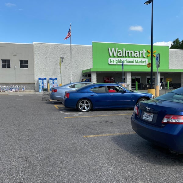Walmart Neighborhood Market Grocery Store in Baton Rouge