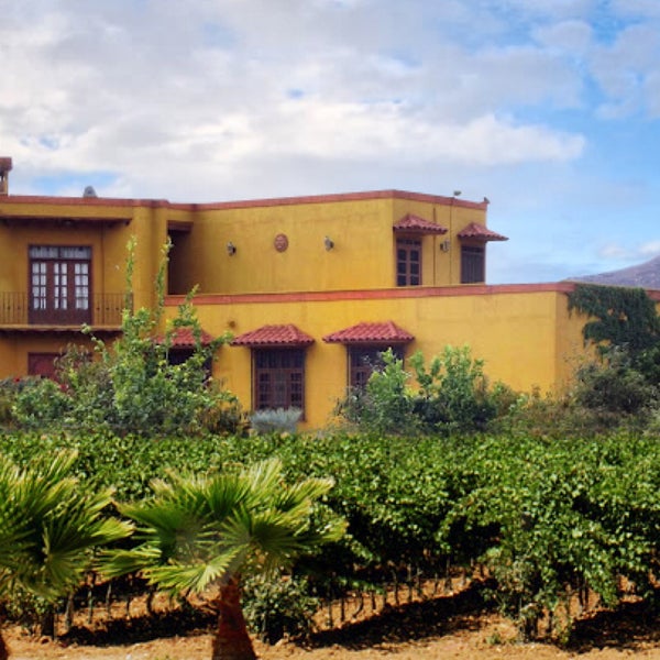 Das Foto wurde bei Vinicola Émeve - De los mejores vinos del Valle de Guadalupe von Alex V. am 3/31/2016 aufgenommen