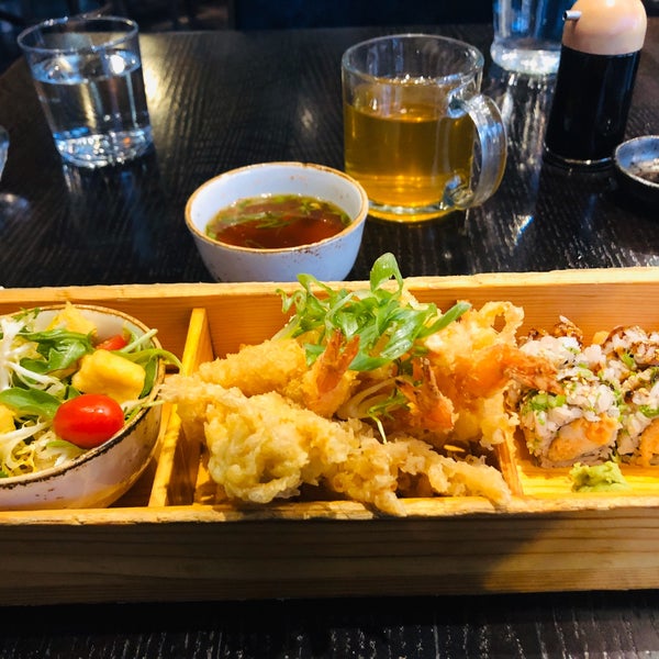 Foto scattata a Union Sushi + Barbeque Bar da edisonv 😜 il 11/22/2019