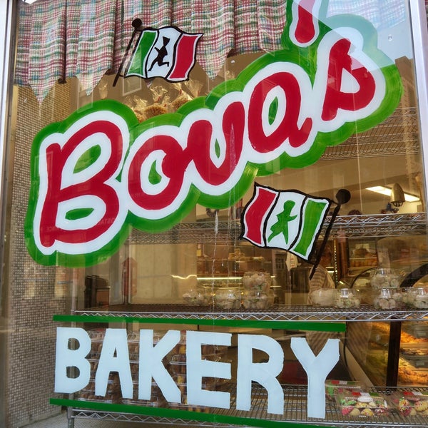 Foto tirada no(a) Bova&#39;s Bakery por edisonv 😜 em 6/21/2021