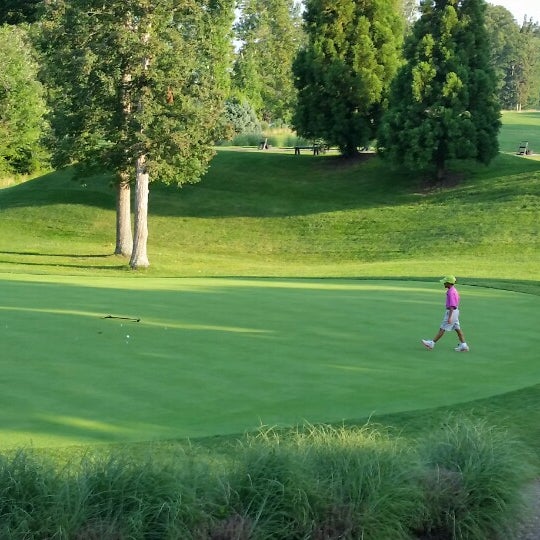 Foto tomada en Westfields Golf Club  por Sterling A. el 8/4/2014