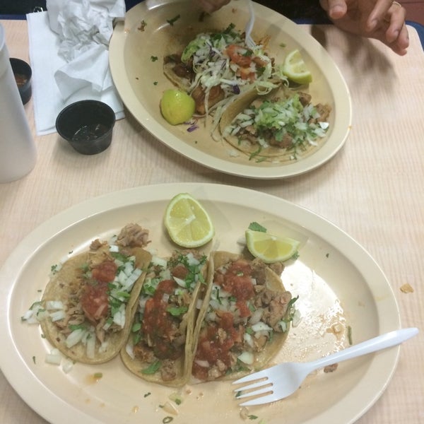 Foto scattata a Palmitos Mexican Eatery da Jason B. il 3/19/2014