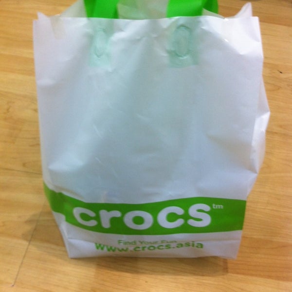 crocs paragon