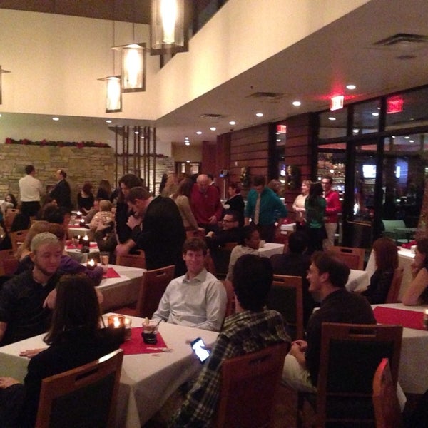 12/14/2013 tarihinde Michaelziyaretçi tarafından Zeds Restaurant'de çekilen fotoğraf