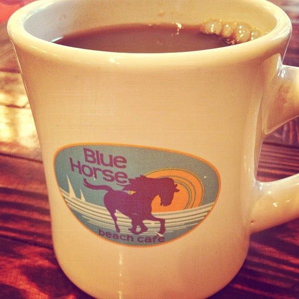 Foto scattata a Blue Horse Beach Cafe da Morgan R. il 5/22/2013