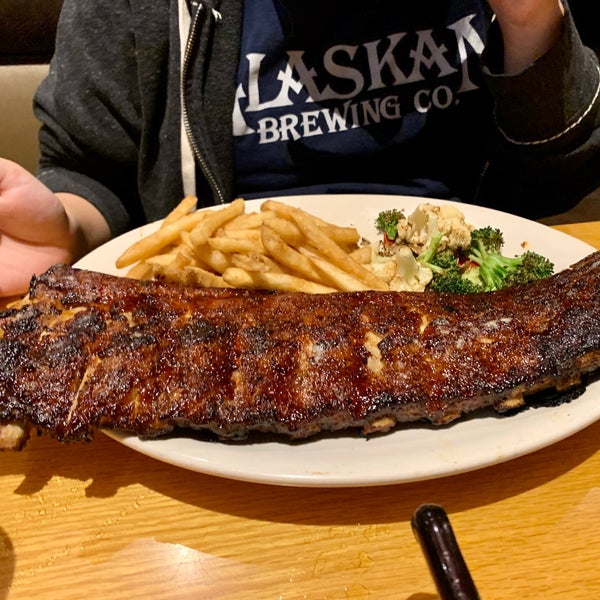Photo taken at BJ&#39;s Restaurant &amp; Brewhouse by REN on 3/15/2020