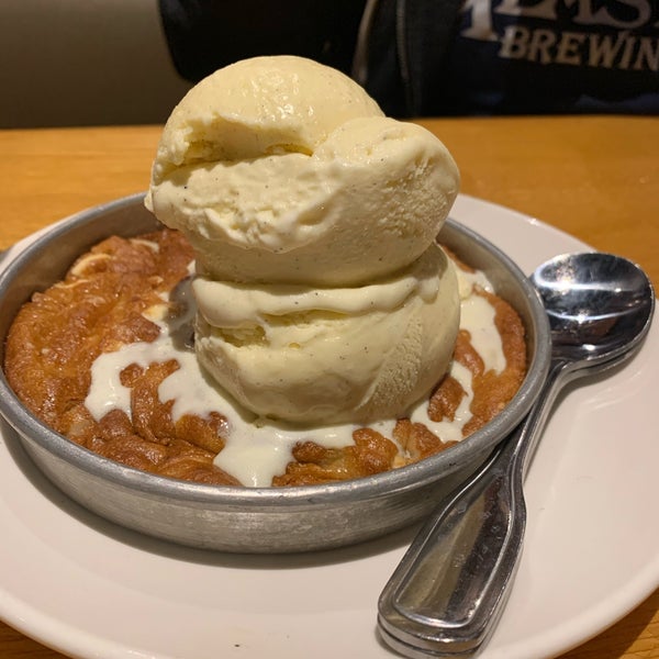 Photo taken at BJ&#39;s Restaurant &amp; Brewhouse by REN on 3/15/2020