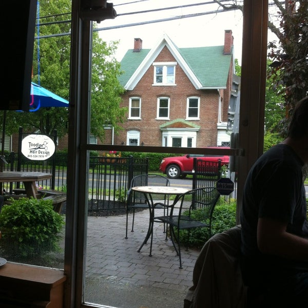 5/19/2013にNail A.が2 Alices Coffee Loungeで撮った写真
