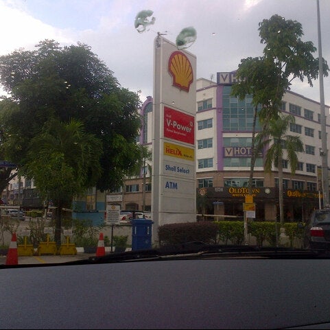 Photo taken at Shell by Block 2 on 5/25/2014