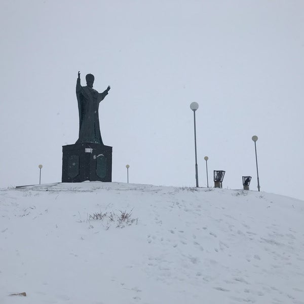 Анадырь памятник Николаю Чудотворцу