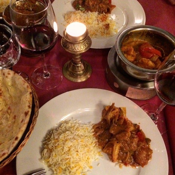 Photo taken at L&#39;Everest Nepalese &amp; Indian Cuisine by Cha V. on 11/25/2015