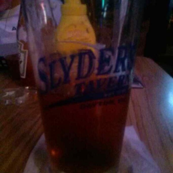 Foto tirada no(a) Slyder&#39;s Tavern por Robert G. em 2/1/2014