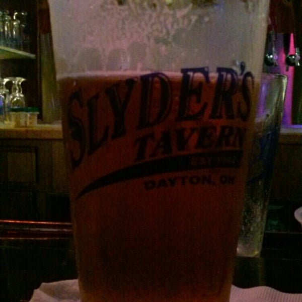 รูปภาพถ่ายที่ Slyder&#39;s Tavern โดย Robert G. เมื่อ 9/21/2014