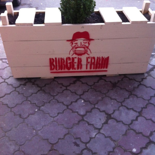 10/18/2013에 Артем Н.님이 Burger Farm에서 찍은 사진