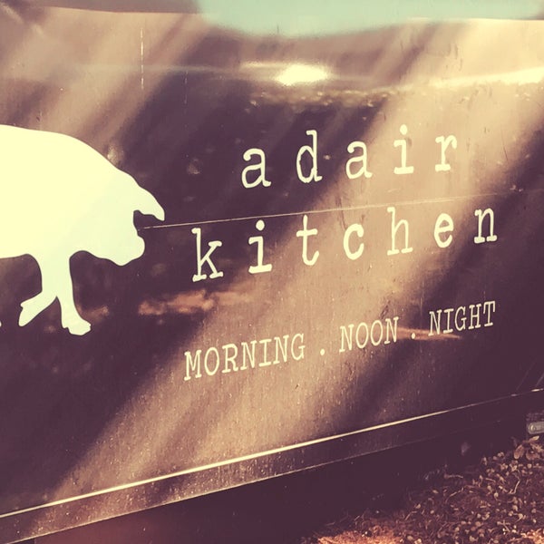 รูปภาพถ่ายที่ Adair Kitchen โดย Kirby T. เมื่อ 11/30/2016