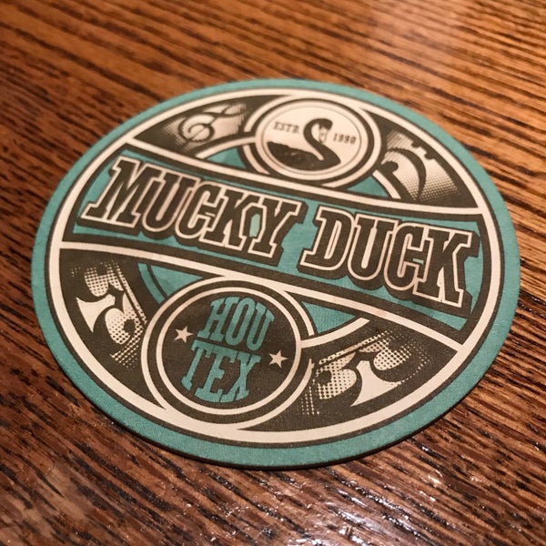 รูปภาพถ่ายที่ McGonigel&#39;s Mucky Duck โดย Kirby T. เมื่อ 6/1/2018