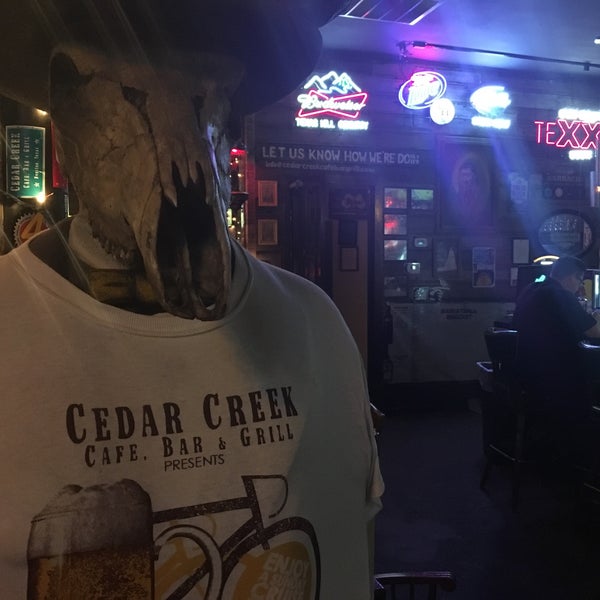 4/4/2016에 Kirby T.님이 Cedar Creek Café, Bar &amp; Grill에서 찍은 사진