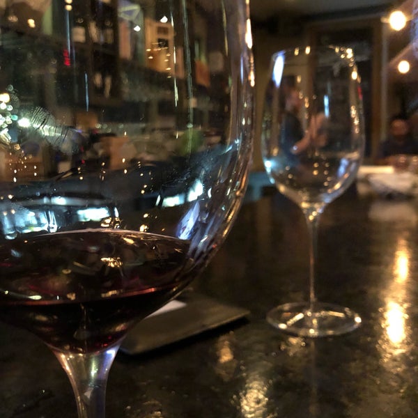 Das Foto wurde bei Sonoma Wine Bar &amp; Restaurant von Kirby T. am 3/18/2019 aufgenommen