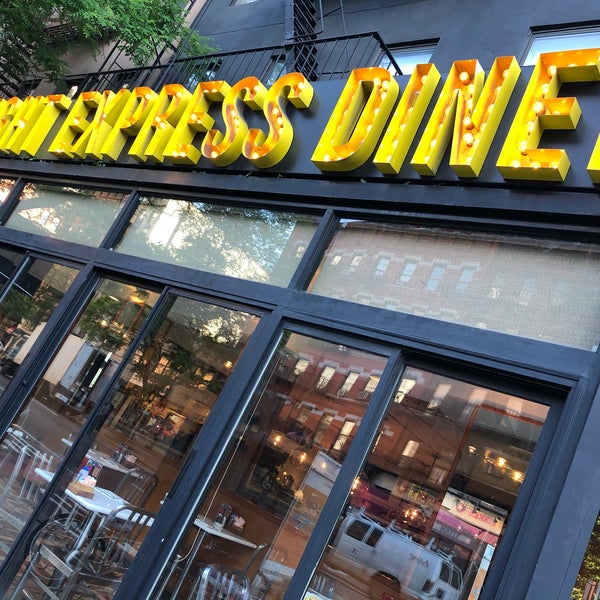 Das Foto wurde bei Midnight Express Diner von Kirby T. am 5/24/2019 aufgenommen